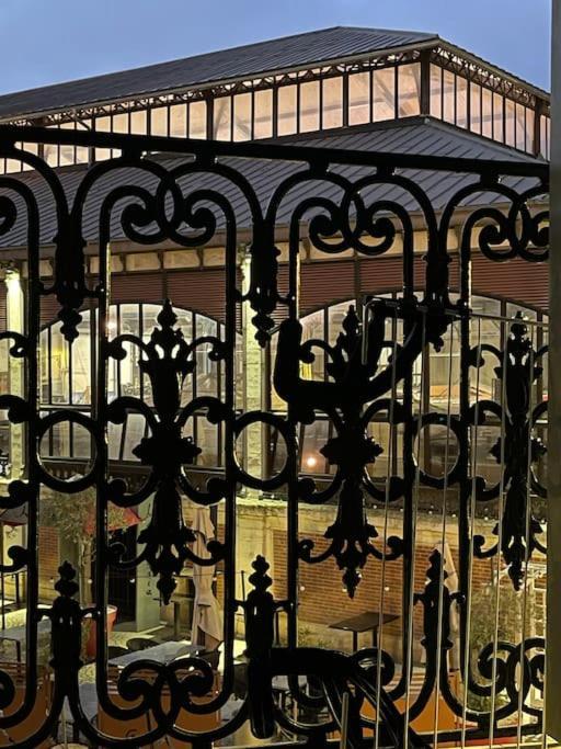 Vue Sur La Place Des Halles, Art Apparts Béziers Buitenkant foto